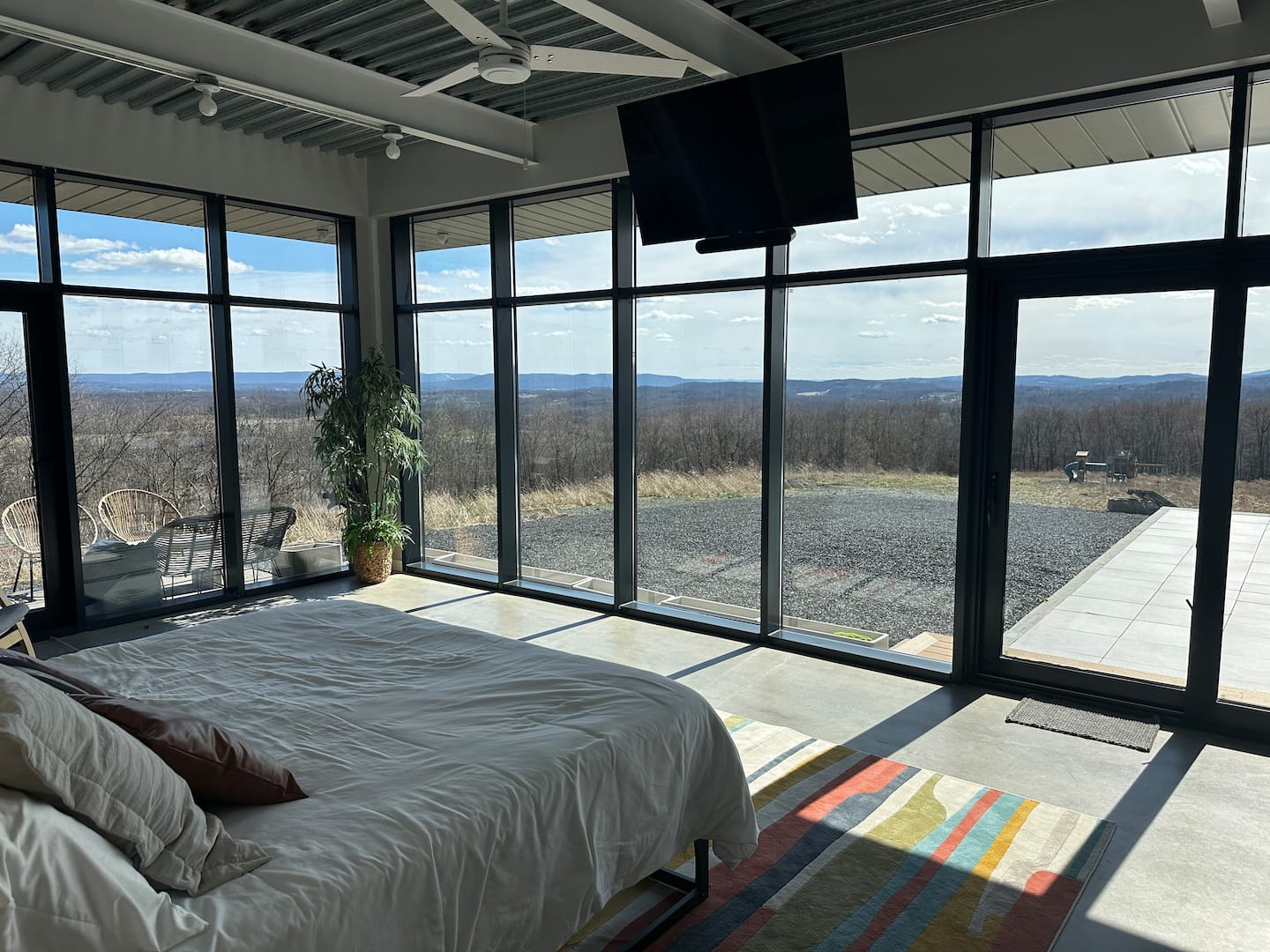 King bedroom with 360 views