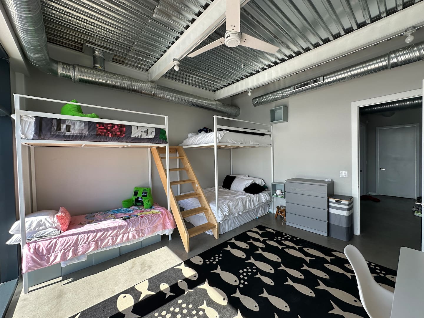 Quad bunk bedroom